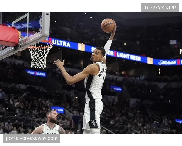 文班亚马季后赛首秀引全球关注，法国新星承载马刺复兴希望